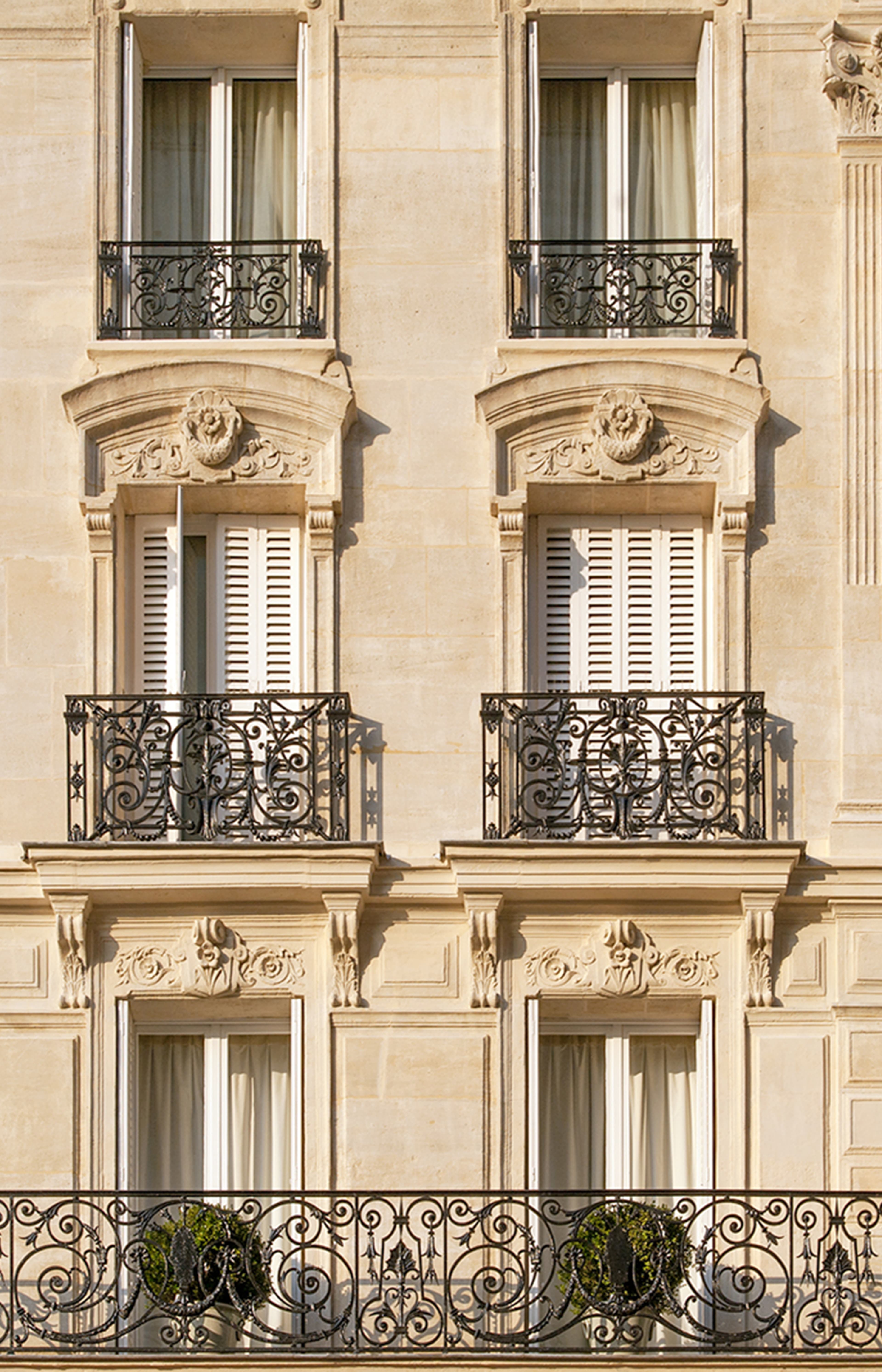 Photo of a parisian building